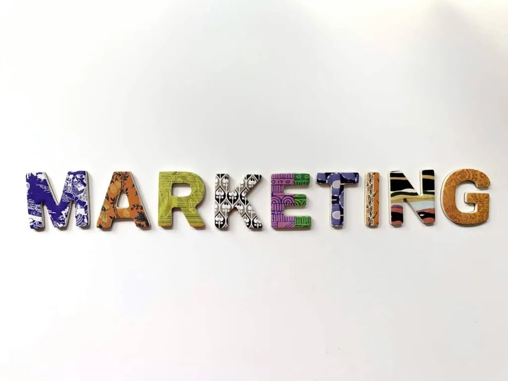 The word Marketing displayed in a white background