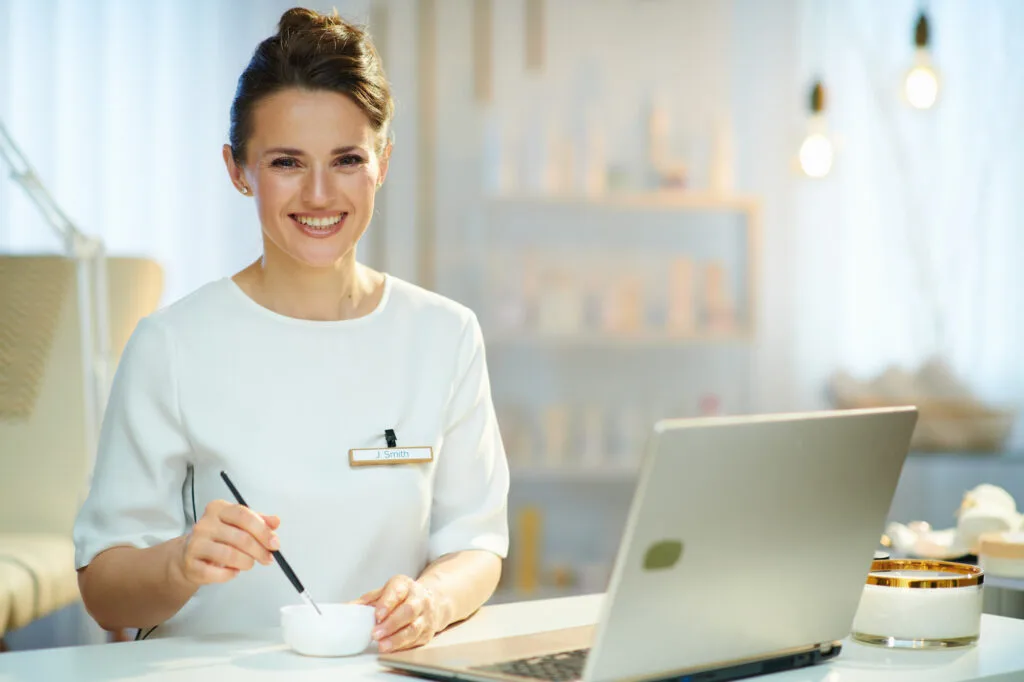 The-Applications-Of-CRM-In-The-Beauty-And-Wellness-Industry-001