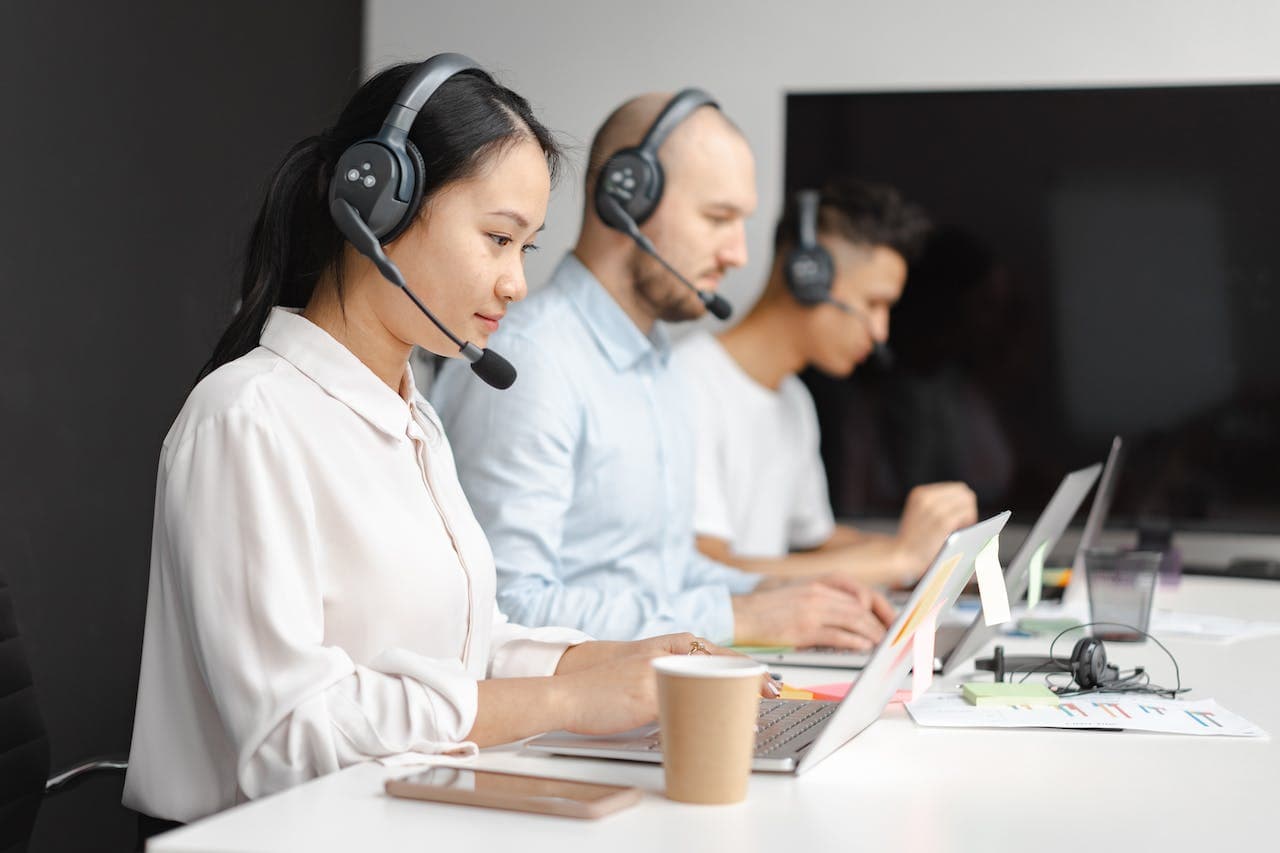 Multichannel Customer Support: What it Is and How to Provide It
